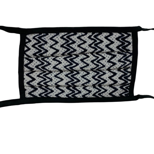 Tie-On Mask in Black/White Zigzag